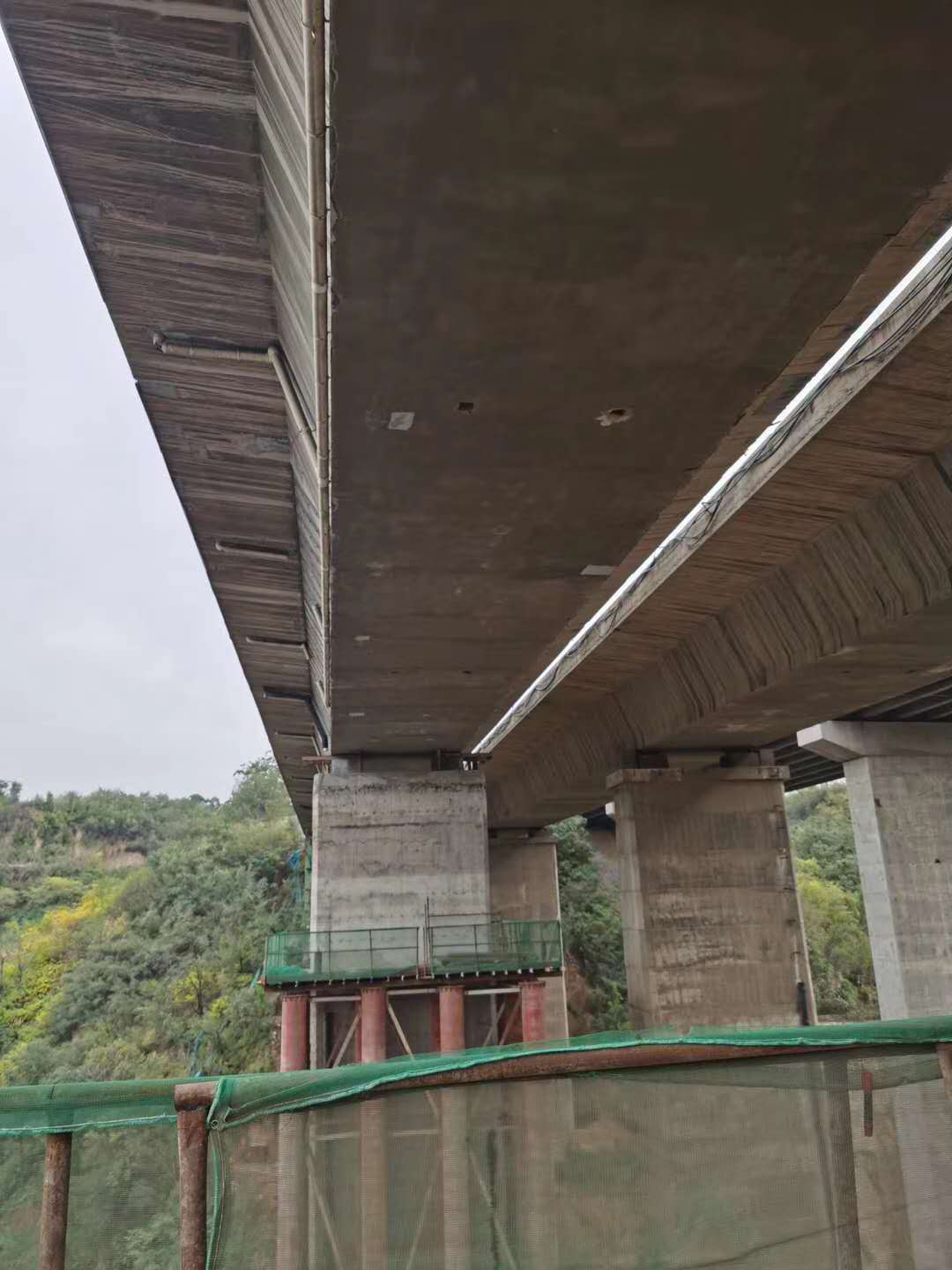 吴忠桥梁加固前制定可行设计方案图并用对施工方法